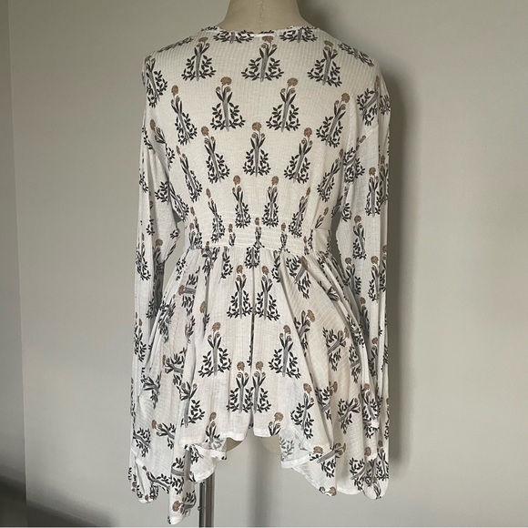 Free People deep v neck long sleeve asymmetrical top size S - Picture 4 of 7